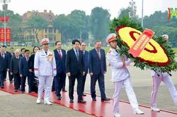 Lãnh đạo Đảng, Nhà nước và thành phố Hà Nội vào Lăng viếng Chủ tịch Hồ Chí Minh