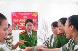 Đầm ấm bữa cơm tất niên ở Trại Tạm giam Công an Nghệ An