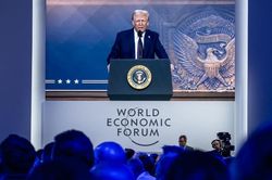 Tổng thống Mỹ Donald Trump muốn hạ lãi suất ngay lập tức