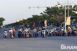 Vượt đèn đỏ để nhường đường xe ưu tiên không bị phạt