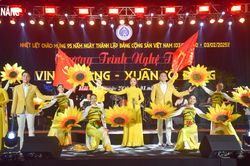 Chương trình nghệ thuật 'Vinh quang - Xuân có Đảng'