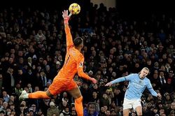 Hậu vệ tân binh trị giá 40 triệu bảng liên tiếp mắc sai lầm, Man City vẫn thắng Chelsea bởi sai lầm của một thủ môn giàu kinh nghiệm