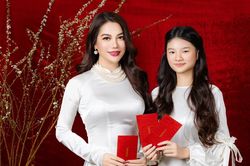 Trương Ngọc Ánh và con gái Bảo Tiên rạng rỡ trong bộ ảnh áo dài đón tết