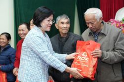 Chung tay chăm lo Tết cho người có hoàn cảnh khó khăn TP Hà Nội
