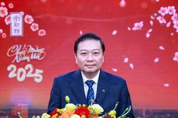 Đồng chí Lê Hồng Vinh - Phó Bí thư Tỉnh ủy, Chủ tịch UBND tỉnh Nghệ An chúc Tết giao thừa Xuân Ất Tỵ 2025