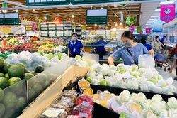Thị trường ngày 29 Tết: Hàng hóa dồi dào, thực phẩm tươi sống và rau củ đắt khách