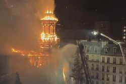 Pháp: Cháy tòa thị chính quận ở Paris, may mắn không có thương vong