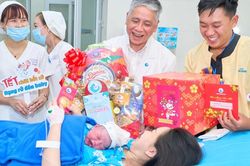 Những công dân nhí đầu tiên chào đời trong năm Ất Tỵ