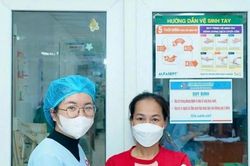 Mùa xuân đầu tiên của em bé tý hon chào đời chỉ nặng 550 gram