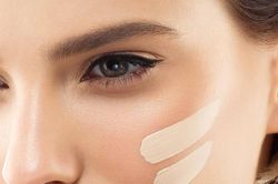 Mẹo trang điểm với phấn nước giúp bền màu