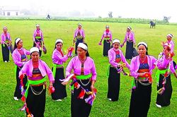 Xéc bùa bình an mùa xuân