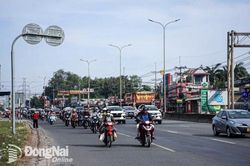 [Chùm ảnh] Người dân Đồng Nai đón không khí lạnh 'hiếm thấy' vào những ngày đầu Xuân 2025