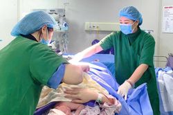 Kích hoạt báo động đỏ cứu mẹ con sản phụ ngày mồng 1 Tết