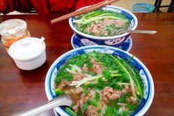 Ngày mùng 5 Tết: Hàng ăn có còn 'hét giá trên trời'?