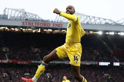 Hàng công kém cỏi, MU thua Crystal Palace 0-2 tại sân nhà