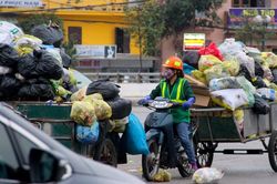 Rác thải ùn ứ sau Tết