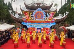 Nhiều điểm mới trong ngày khai hội Chùa Hương