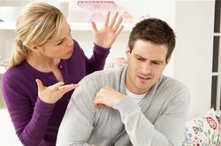 Phụ nữ nói nhiều hơn đàn ông sau 25 tuổi