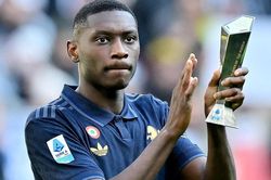 Juventus vui với Muani, mơ về Osimhen