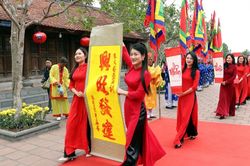 Khai bút đầu Xuân Ất Tỵ tại đền thờ Chu Văn An