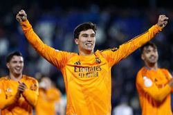Tiền đạo sinh năm 2004 đóng vai người hùng ở phút bù giờ, Real Madrid nghẹt thở đi tiếp ở Cúp Nhà vua