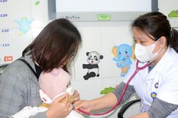 Nghệ An: Nhiều trẻ mắc cúm mùa phải nhập viện