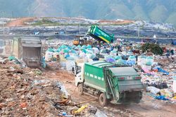 Triển khai các công trình trung chuyển, xử lý rác