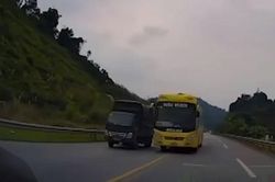 Phạt 5 triệu đồng, trừ 2 điểm giấy phép lái xe do vượt ẩu trên cao tốc Nội Bài - Lào Cai