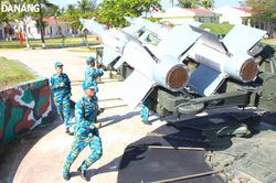 Canh giữ bầu trời bình yên