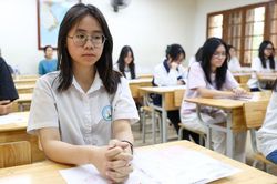 Hiệu trưởng: 'Dạy thêm ôn thi không thu tiền sẽ làm khó giáo viên'