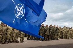 Một năm đầy thách thức của NATO