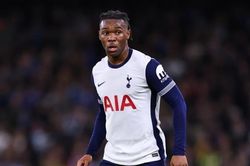 Tottenham nhận cú hích trước 'đại chiến' MU
