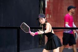 Mỹ nhân 'siêu vòng 1' tuyên bố chơi pickleball hệ cục súc, nhưng nhìn profile hóa ra chỉ là câu nói khiêm tốn