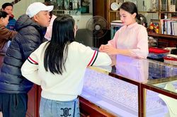 Giá liên tục 'nhảy múa', thị trường vàng ở Nghệ An chững lại