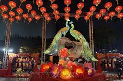 Rộn ràng lễ hội đèn lồng Tết Nguyên tiêu tại Hong Kong
