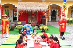 Học sinh trải nghiệm văn hóa truyền thống dịp đầu năm