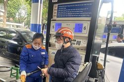 Xăng RON95-III tăng vượt mức 21.000 đồng/lít từ 15h ngày 13/2