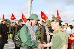 Sôi nổi ngày hội tòng quân tại các tỉnh miền Tây