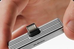 Ổ SSD di động nhỏ nhất thế giới, chỉ bằng một gang tay