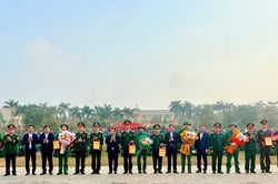 Tưng bừng ngày hội tòng quân tại các địa phương