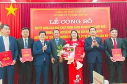 Các huyện Thanh Chương, Tân Kỳ, Kỳ Sơn công bố quyết định hợp nhất Ban Tuyên giáo và Ban Dân vận Huyện ủy