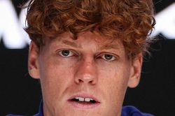 Jannik Sinner chính thức nhận án cấm thi đấu vì bê bối doping, nguy cơ mất vị trí số một thế giới