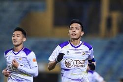 Tiền đạo Nguyễn Văn Quyết gia hạn hợp đồng với Hà Nội FC với mức lót tay khủng; Câu lạc bộ Thép Xanh Nam Định lại đón tin 'dữ'