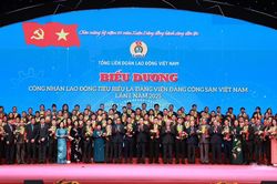 Biểu dương 95 người lao động tiêu biểu là đảng viên: 'Gương sáng công nhân tiền phong'