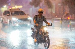 TP.HCM tiếp tục mưa trái mùa, se lạnh trong tuần mới