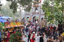 Chào tuần mới: Đi qua 'tháng ăn chơi'