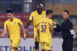 V-League 2024/25: 'Sóng ở đáy sông'