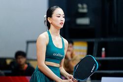 Hoa khôi bóng chuyền thử sức với pickleball, gây sốt khi đánh đâu thắng đó, 'gánh' cả đồng đội nam