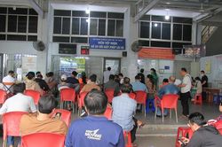 Người dân ở TP HCM đổ xô đổi giấy phép lái xe, các điểm nhận hồ sơ đều quá tải