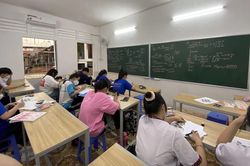 Dạy thêm, học thêm: 'Đặc sản' trường công, xa lạ ở trường tư